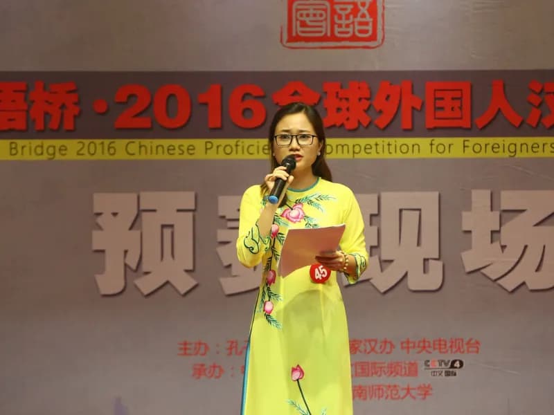KHÓA LUYỆN THI HSKK